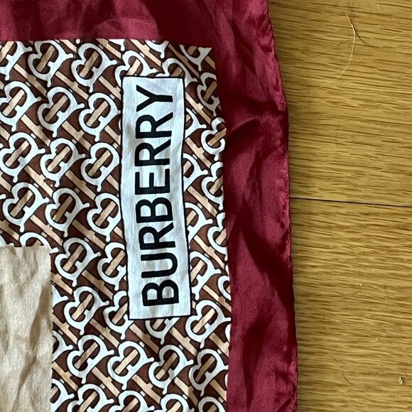 VINTAGE BURBERRY Very Large Silk Scarf ...Rare Find! - Picture 3 of 10